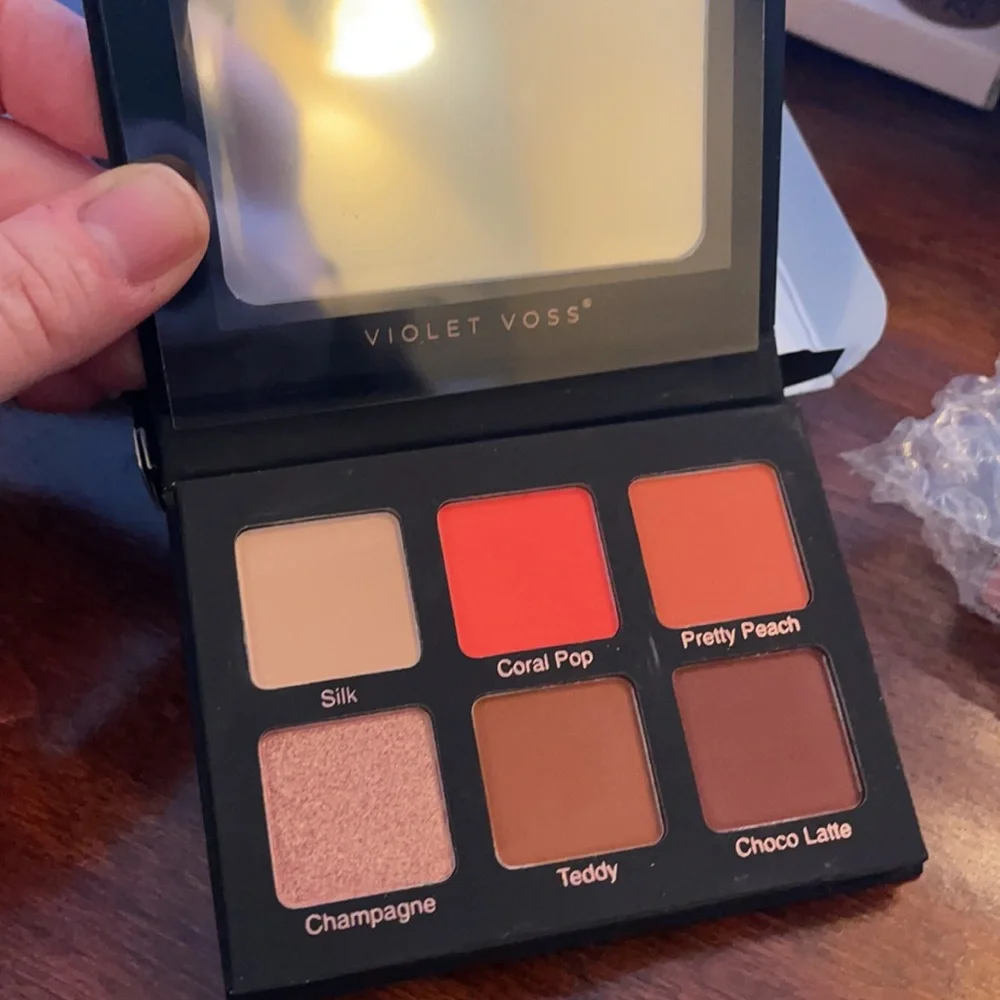 NWT Violette Voss Coral Pop Eyeshadow Palette
